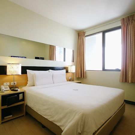 Go Hotels Iloilo Szoba fotó