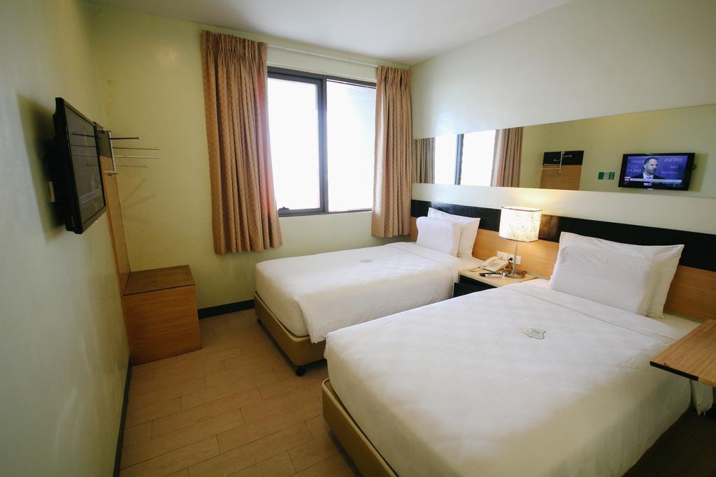 Go Hotels Iloilo Kültér fotó