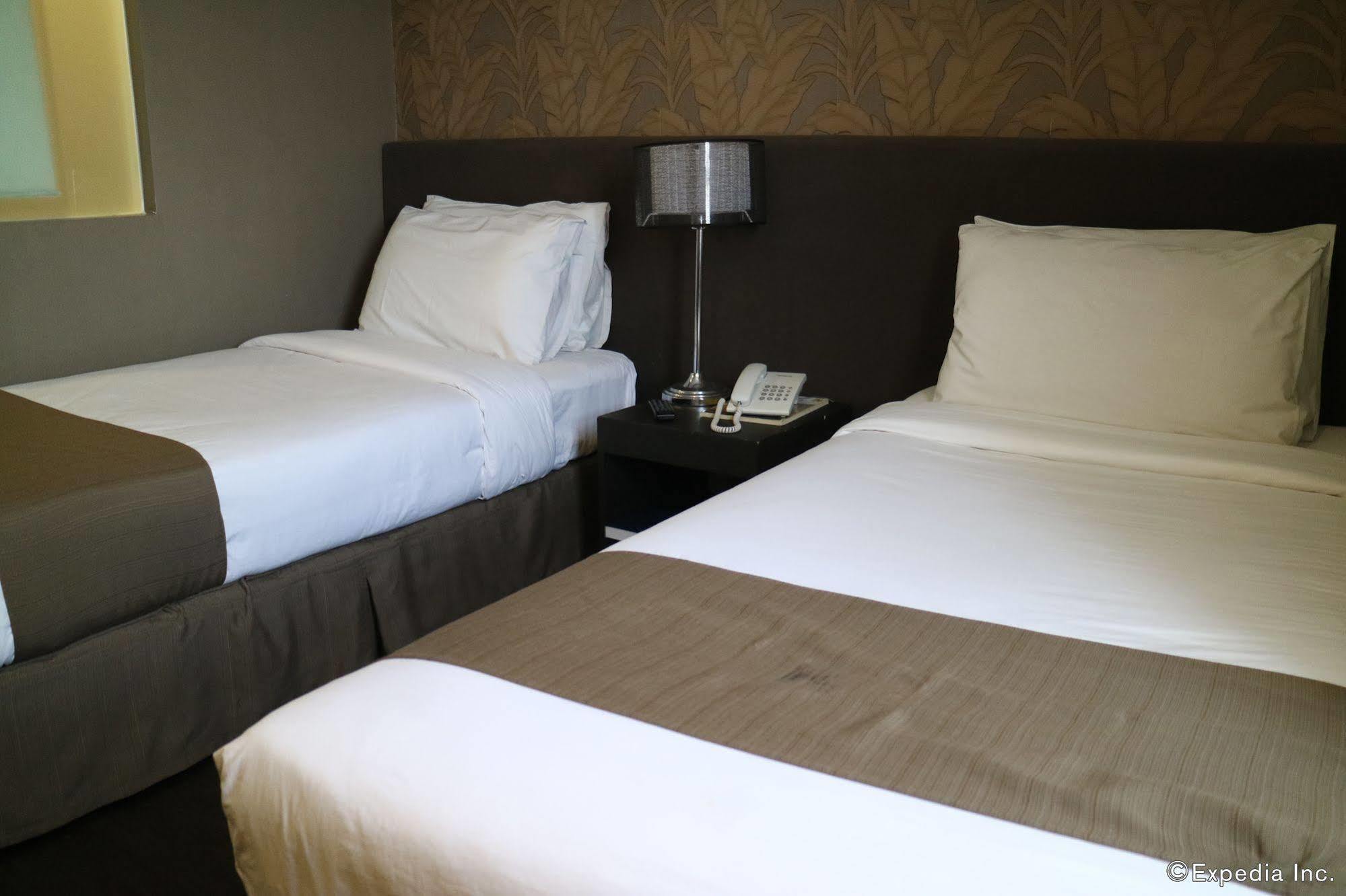 Go Hotels Iloilo Kültér fotó