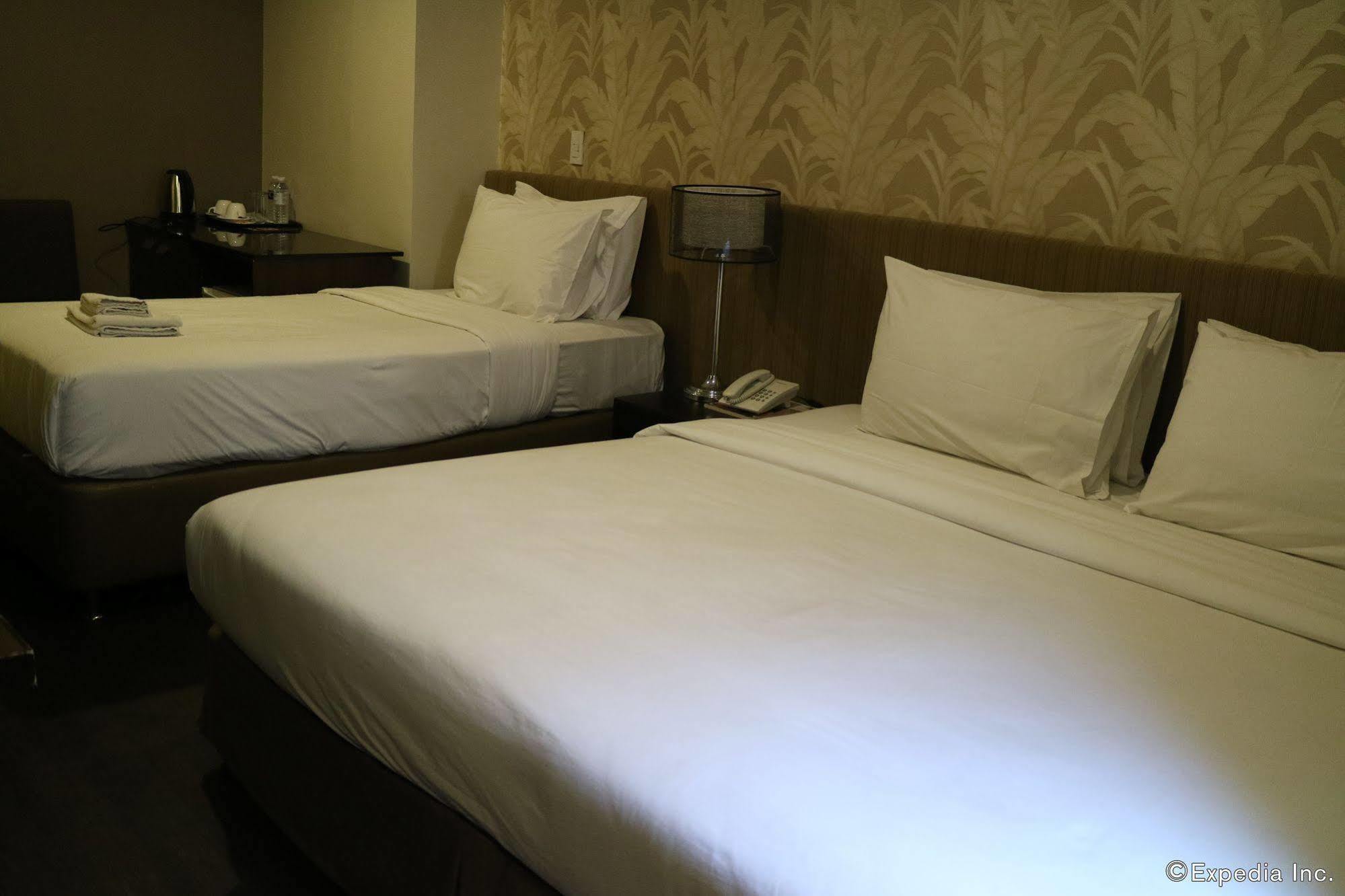 Go Hotels Iloilo Kültér fotó