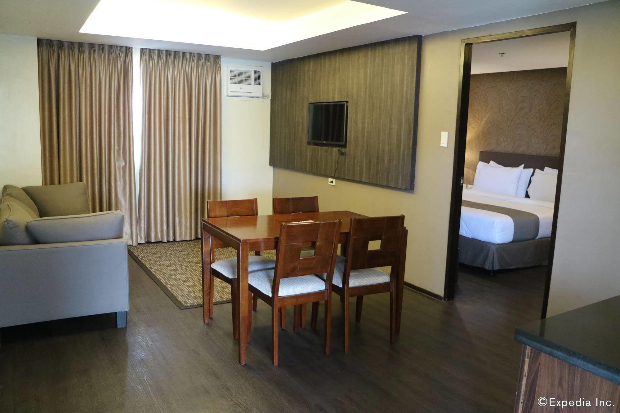 Go Hotels Iloilo Kültér fotó