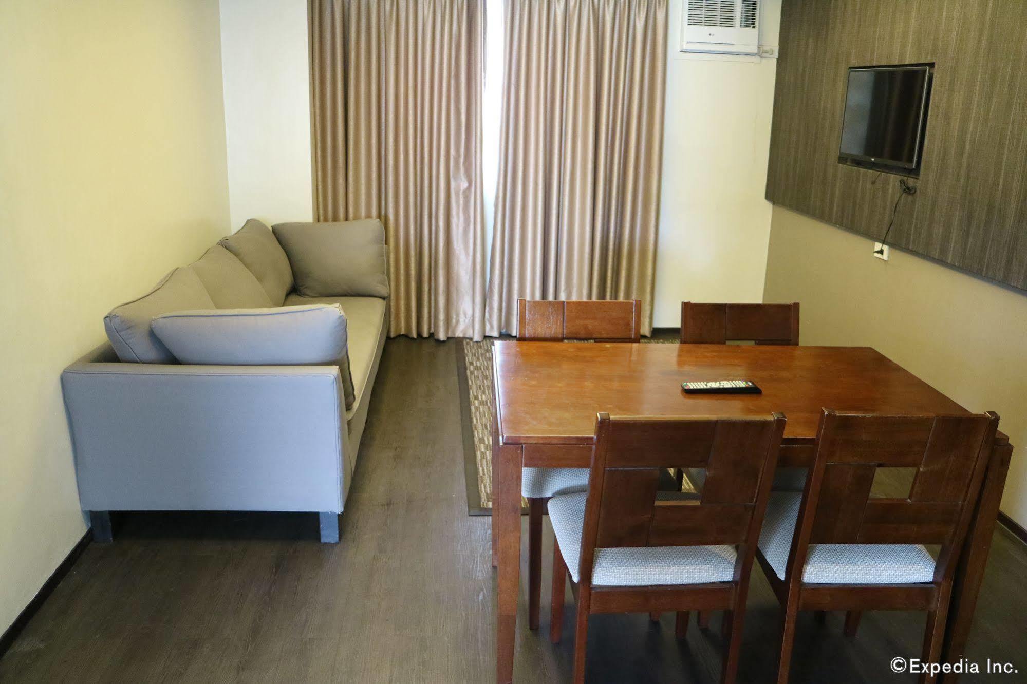 Go Hotels Iloilo Kültér fotó